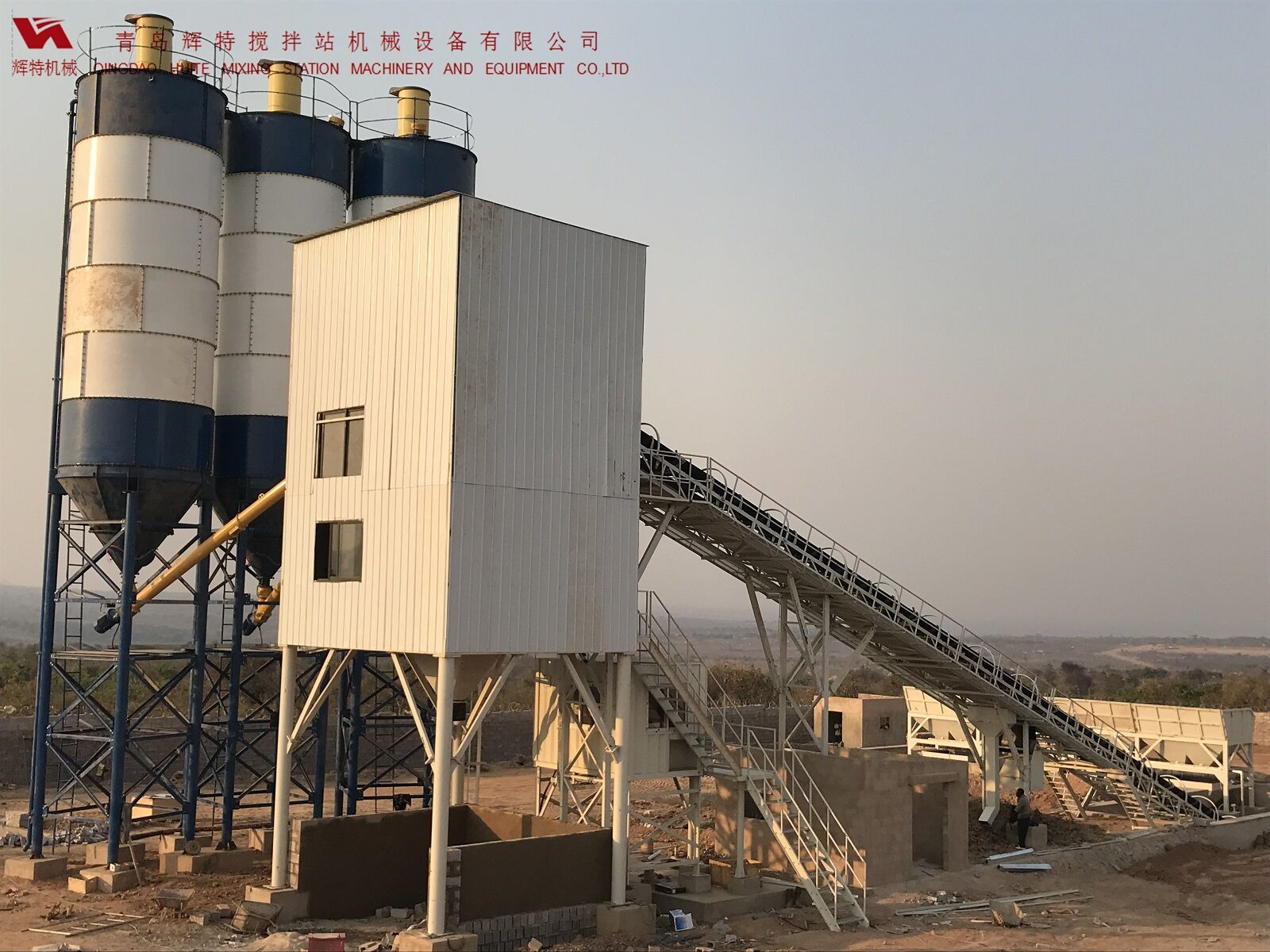 輝特混凝土攪拌站HZS120采用國內(nèi)外知名品牌，大大降低了設(shè)備故障率