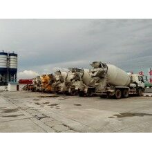 租賃混凝土灌車，攪拌運(yùn)輸車